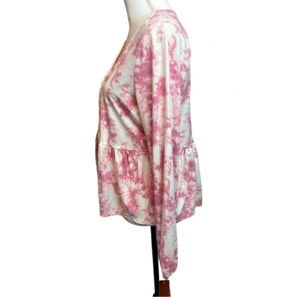 MOD Lucive NWT’s. Pink/white tie dye wrap top. - Picture 2 of 9